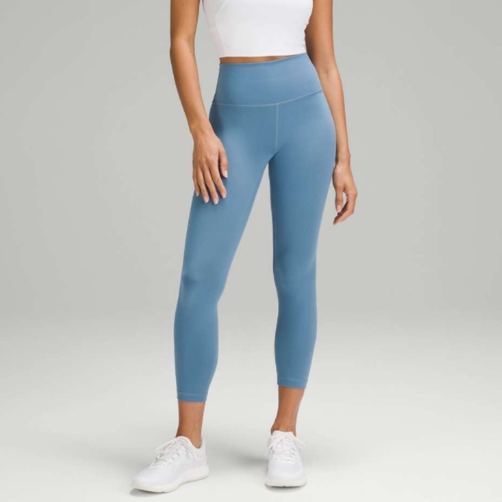 NWT lululemon Train High-Rise Tight 25"
Utility Blue